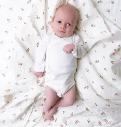 A Little Lovely Company Muslin Cloths Xl | Muslin Cloths-Muslin cloth XL: Little flowers